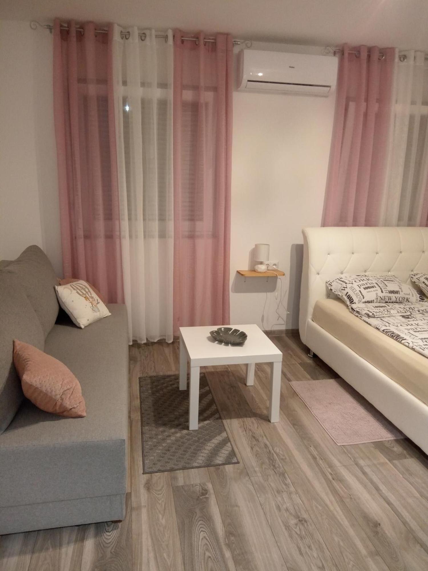 Guest House Happy Day Слуни Екстериор снимка