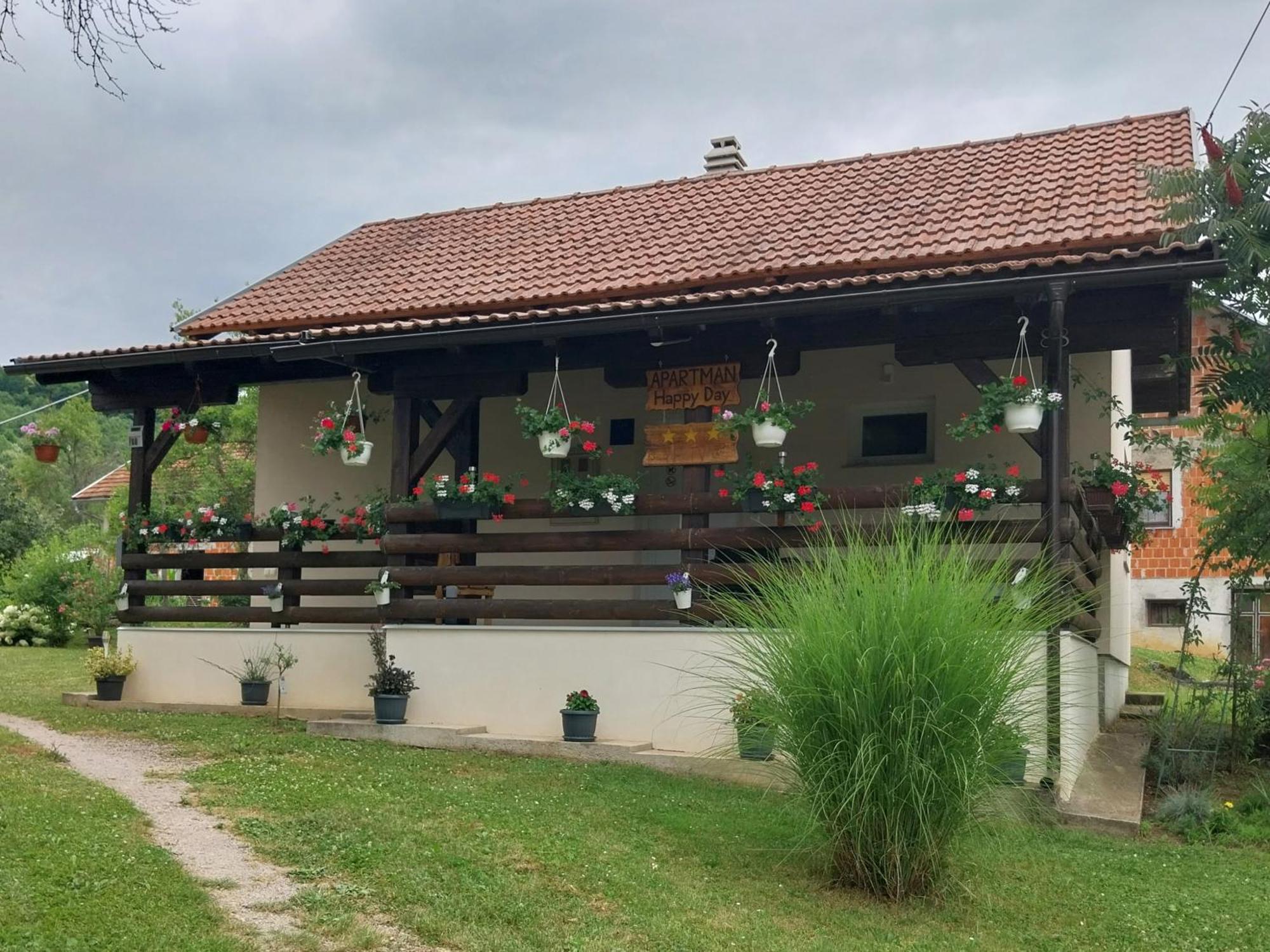 Guest House Happy Day Слуни Екстериор снимка
