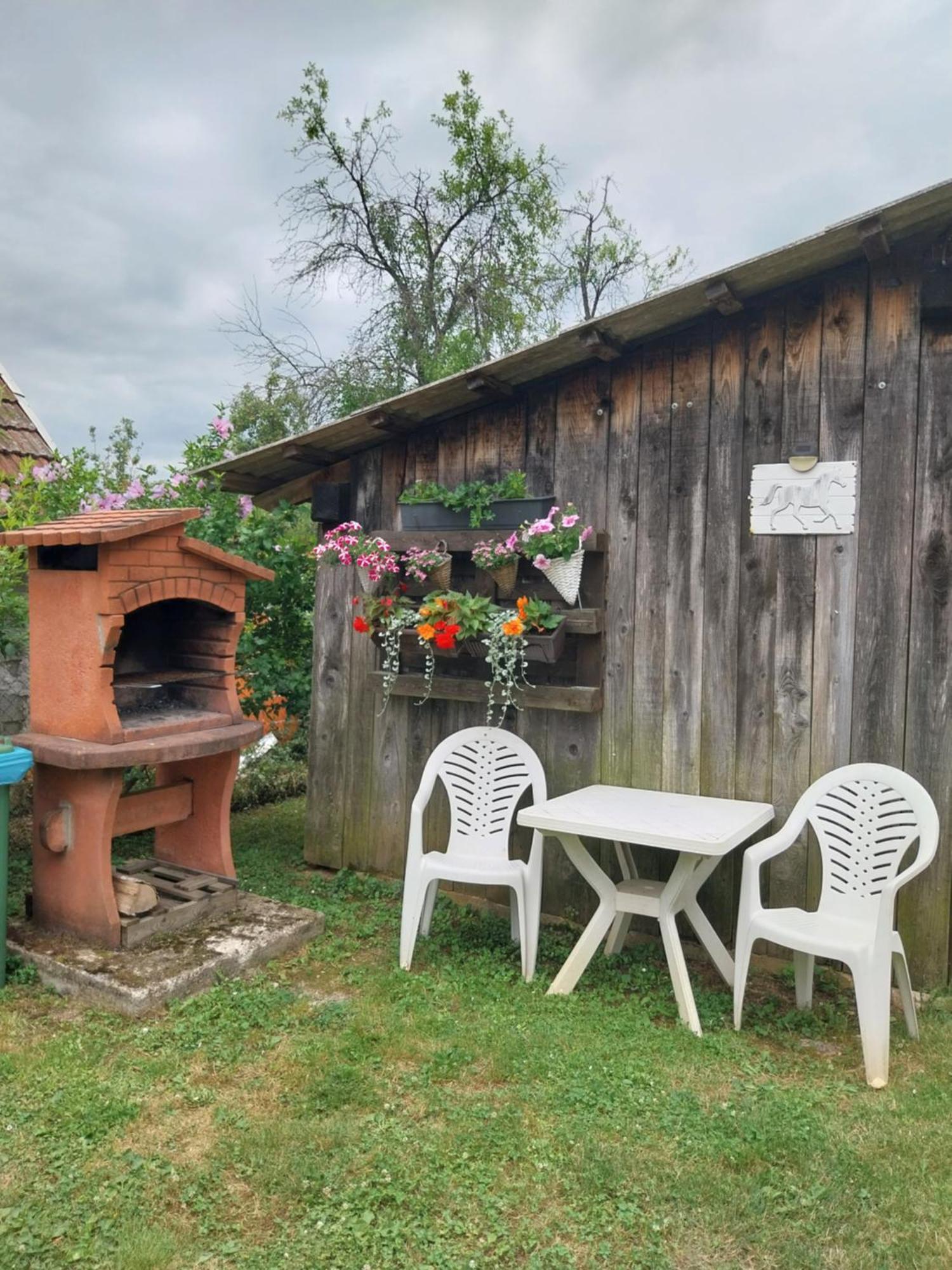 Guest House Happy Day Слуни Екстериор снимка