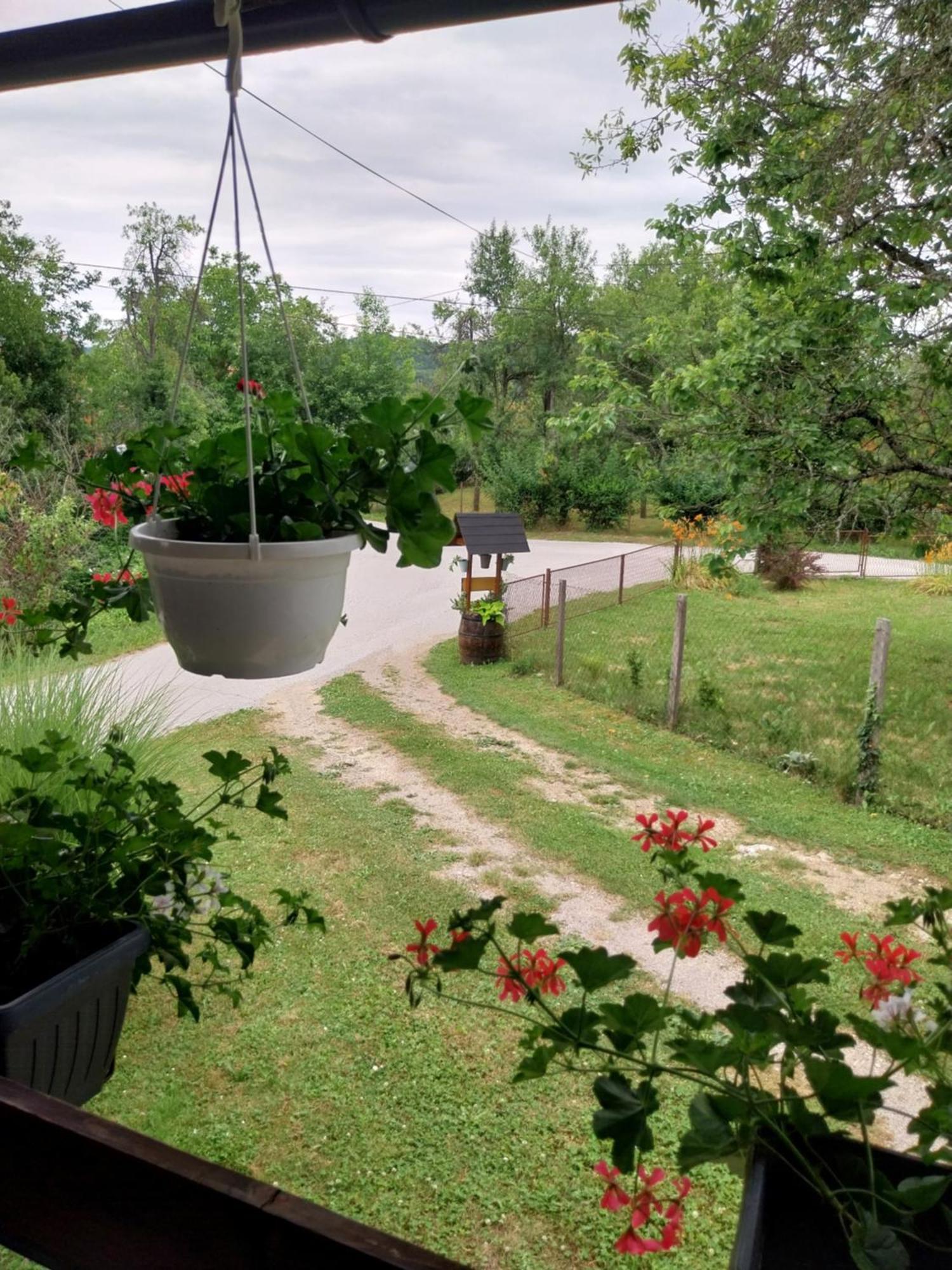 Guest House Happy Day Слуни Екстериор снимка