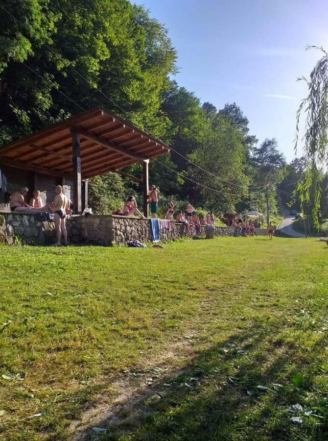 Guest House Happy Day Слуни Екстериор снимка