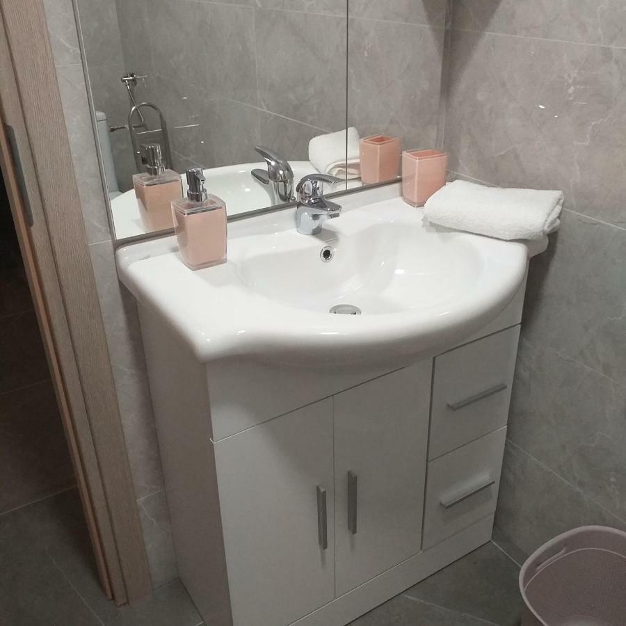Guest House Happy Day Слуни Екстериор снимка